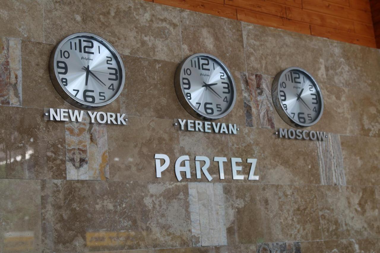 Hotel Partiez Erevan Esterno foto