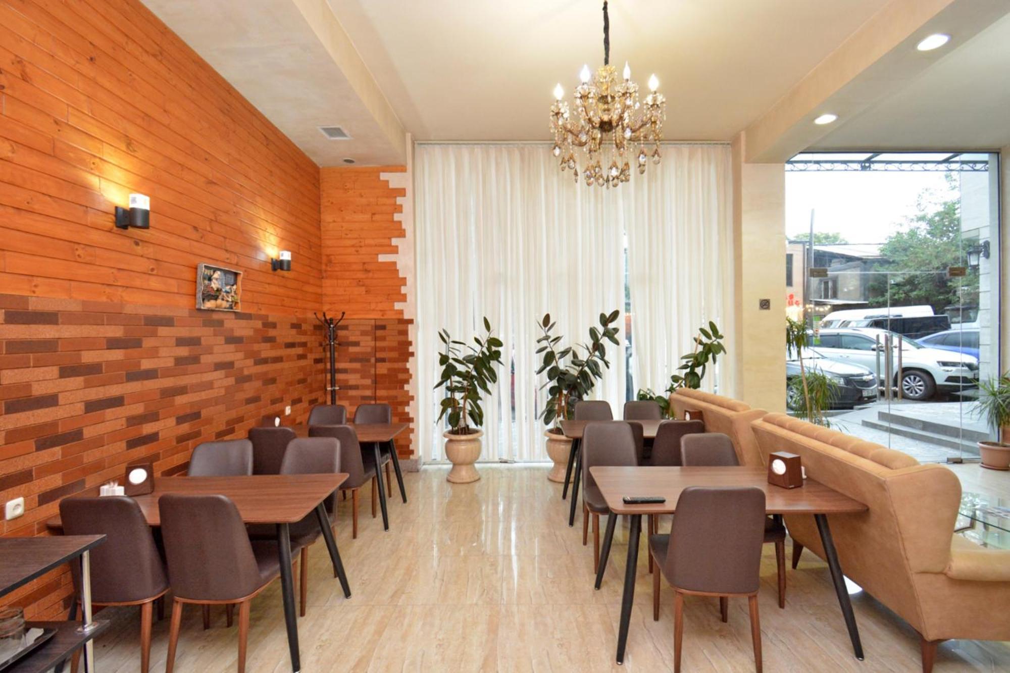 Hotel Partiez Erevan Esterno foto