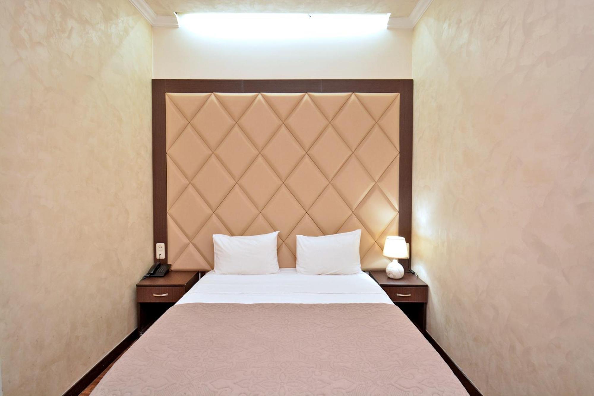Hotel Partiez Erevan Esterno foto