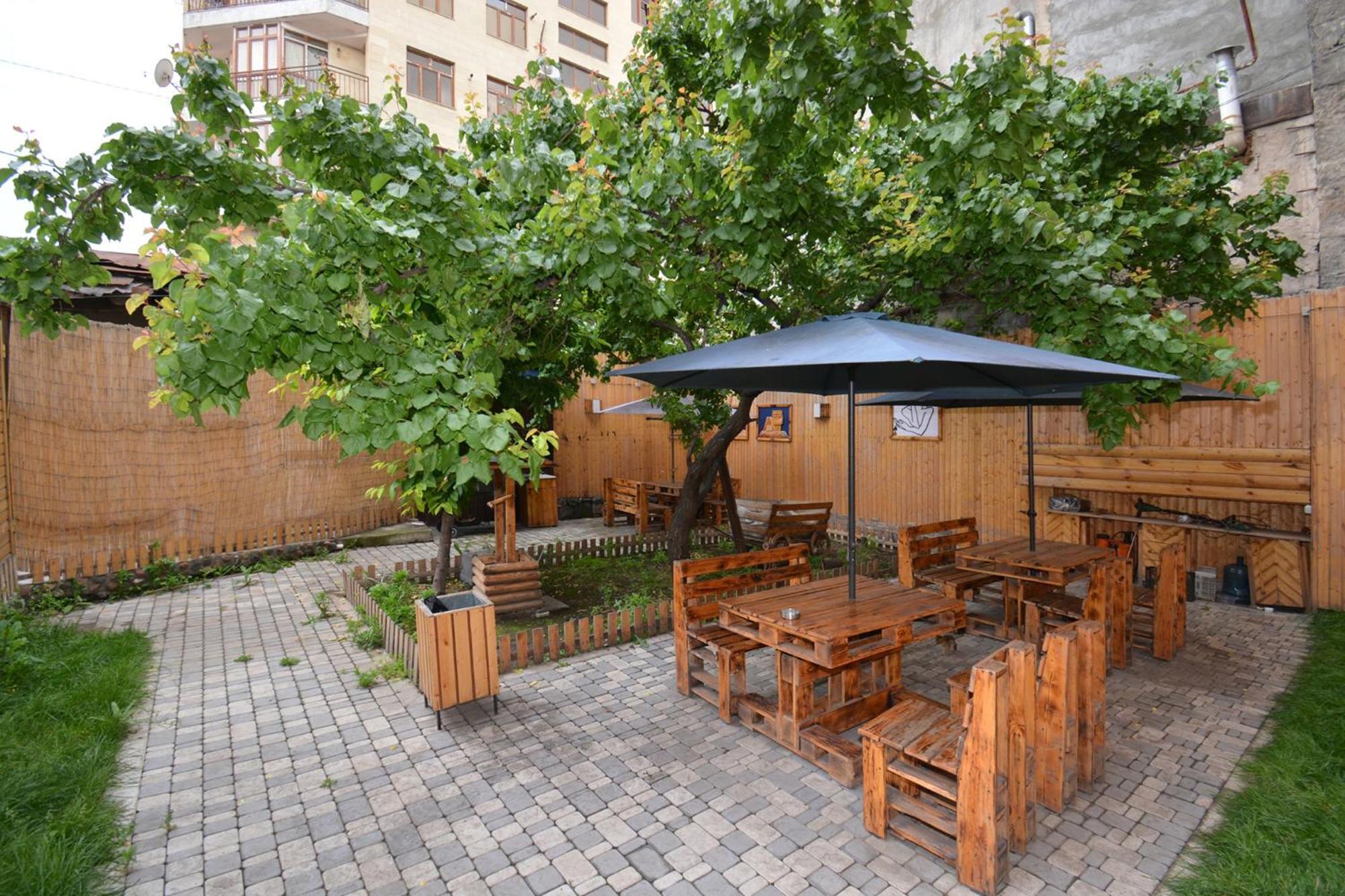 Hotel Partiez Erevan Esterno foto