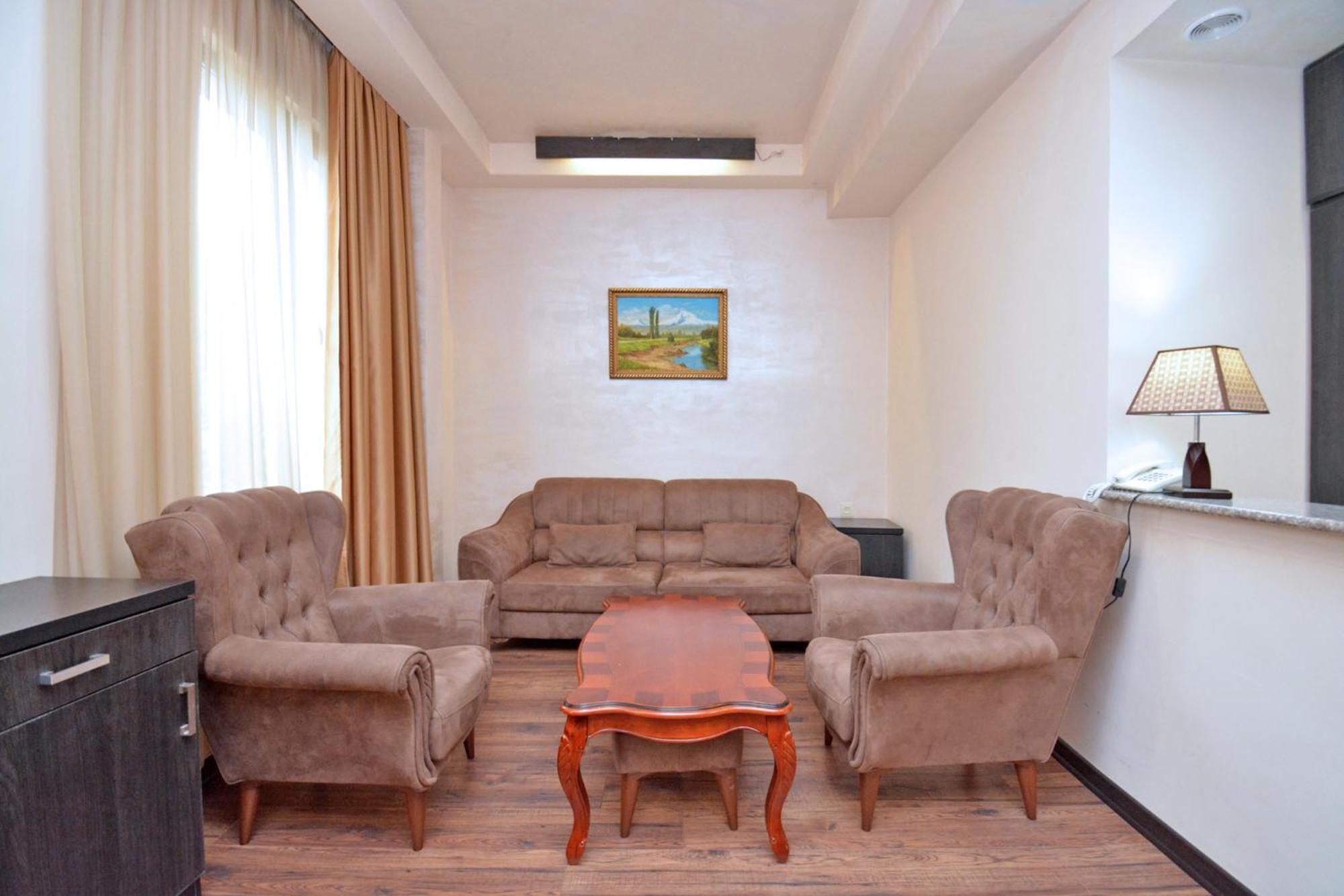 Hotel Partiez Erevan Esterno foto