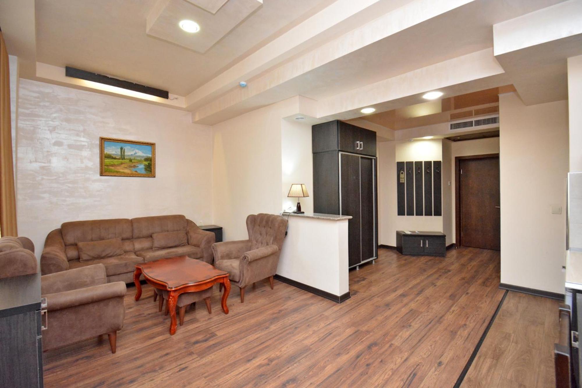 Hotel Partiez Erevan Esterno foto