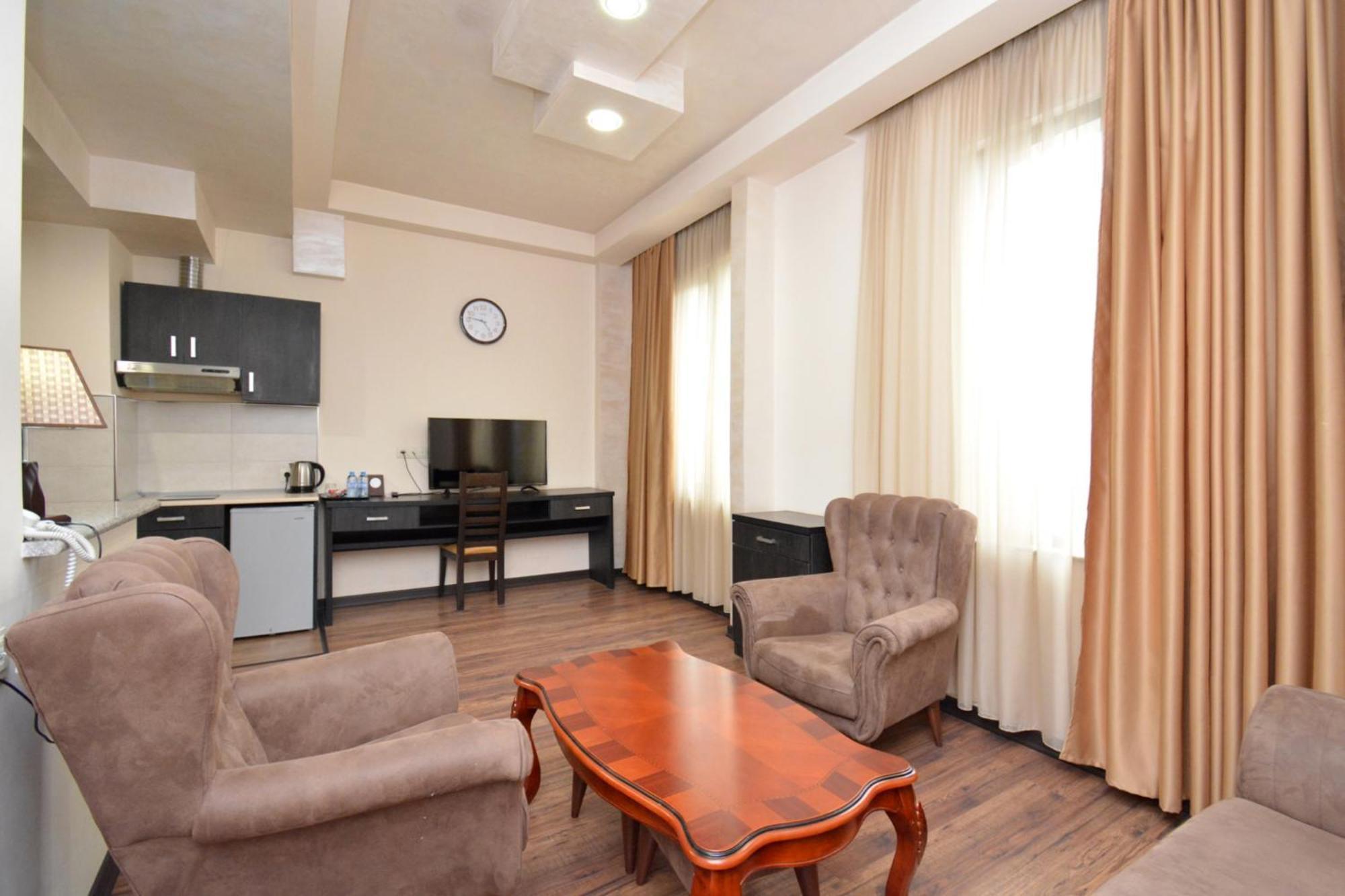 Hotel Partiez Erevan Esterno foto