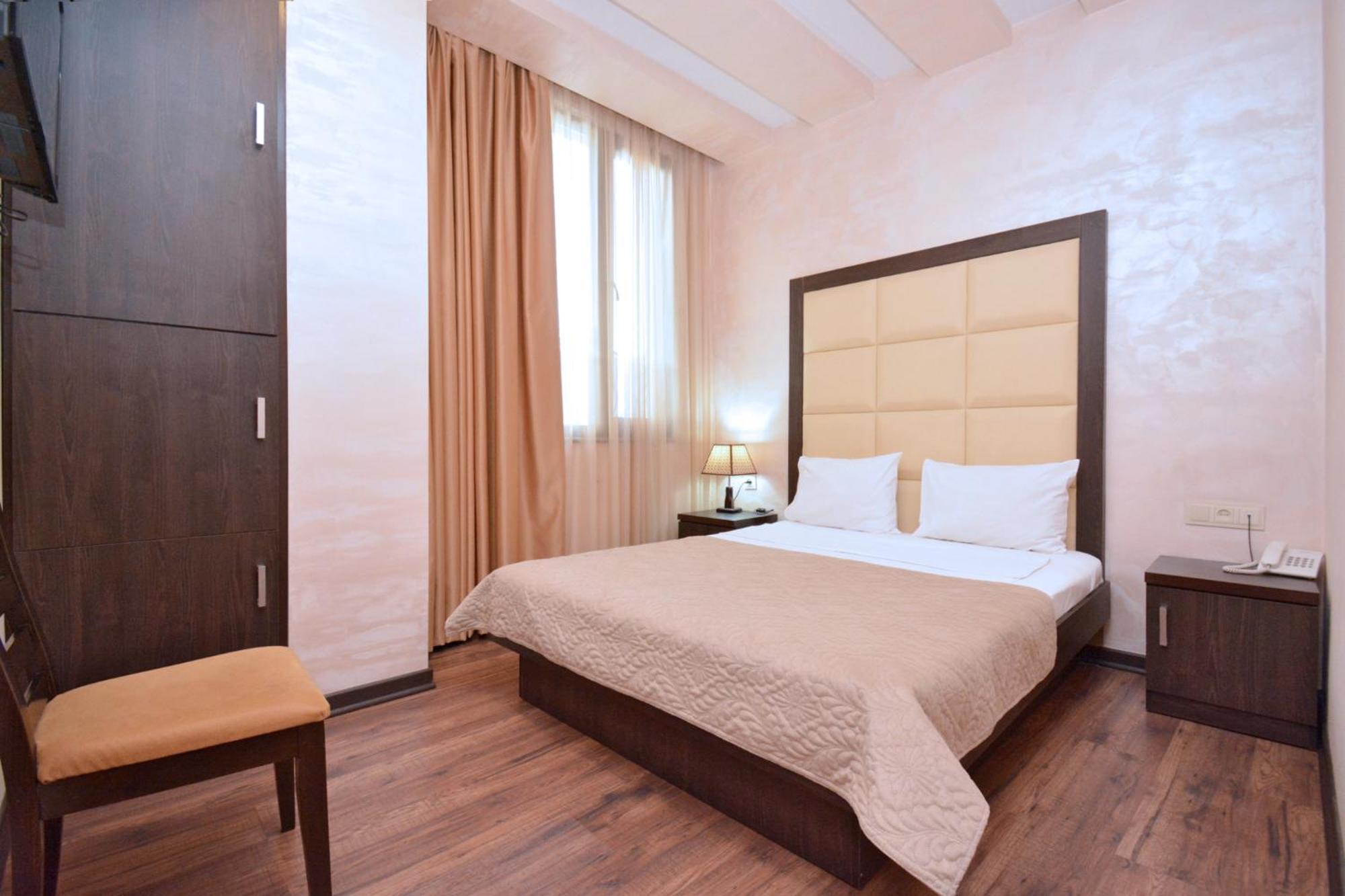 Hotel Partiez Erevan Esterno foto