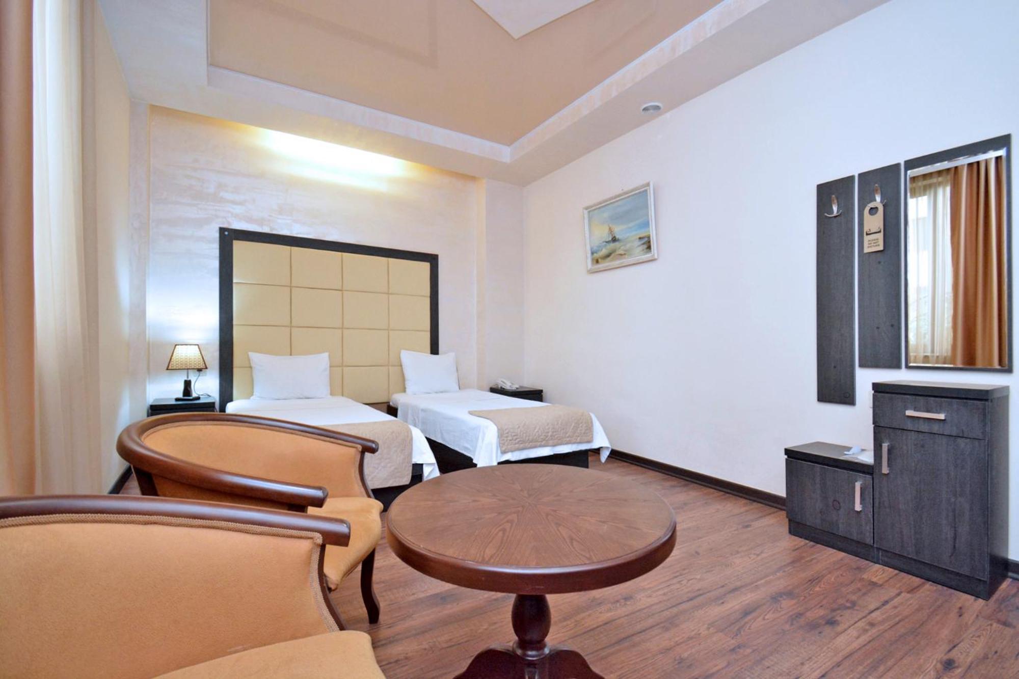 Hotel Partiez Erevan Esterno foto