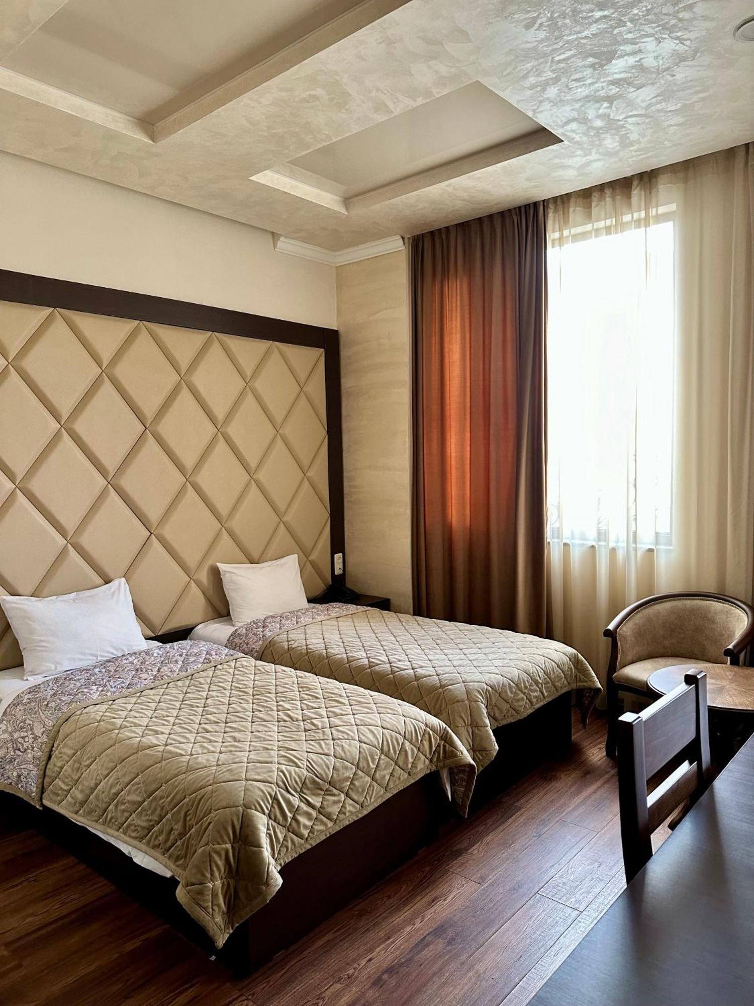Hotel Partiez Erevan Esterno foto