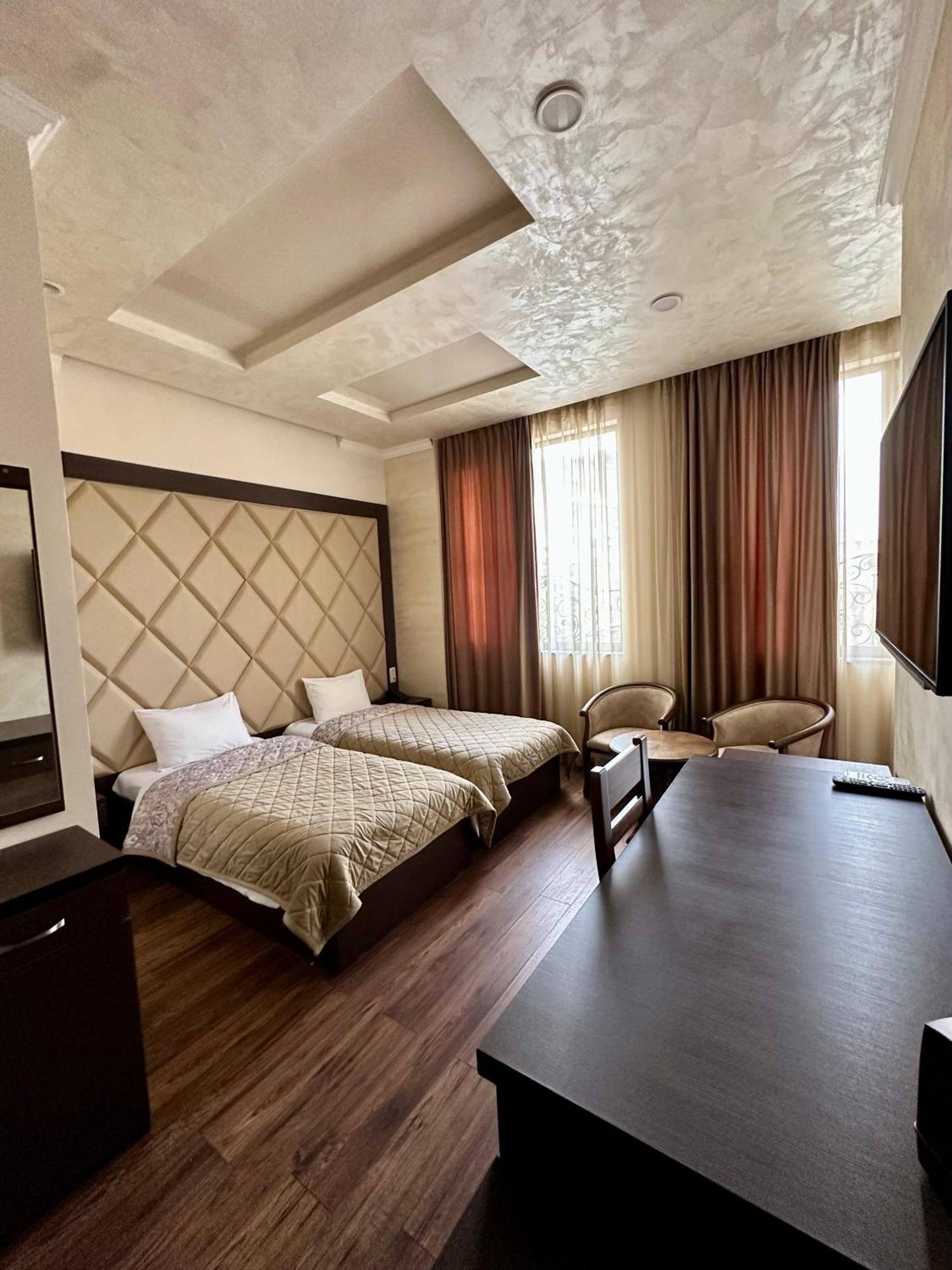 Hotel Partiez Erevan Esterno foto