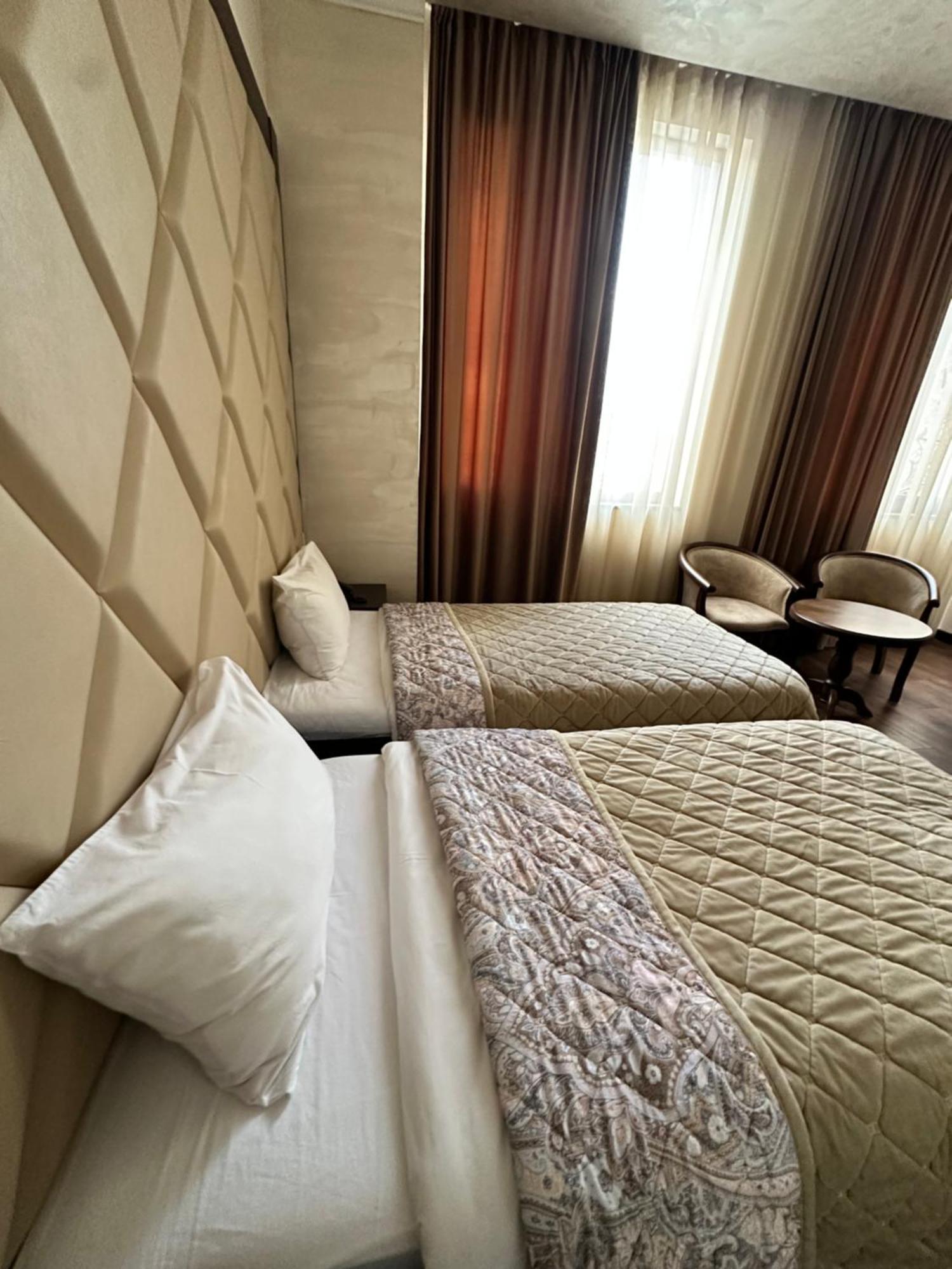 Hotel Partiez Erevan Esterno foto